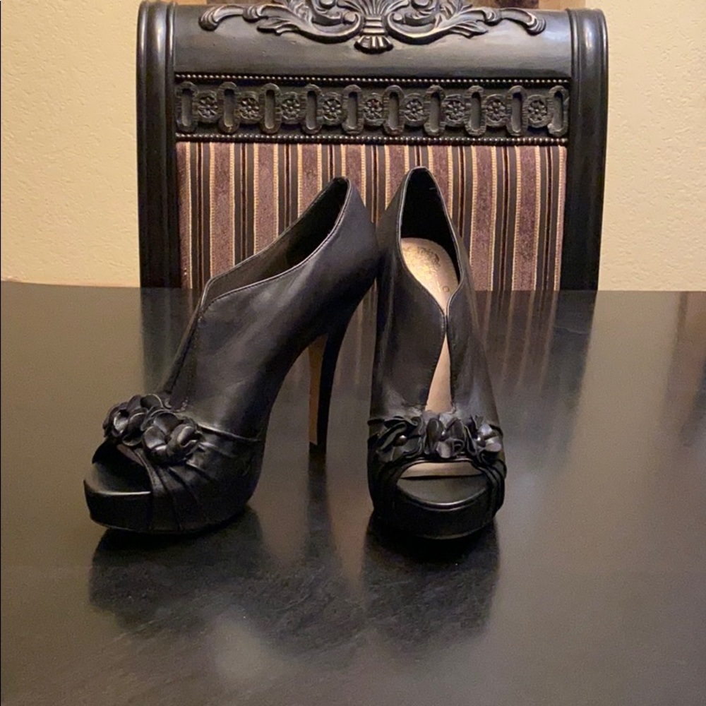 🌹Vince Camuto “Madelina Black Leather Pumps🌹